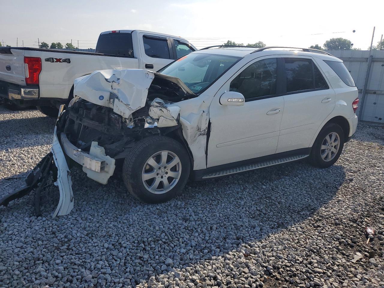 2006 Mercedes-Benz M 350, VIN 4JGBB86E56A056583 — Front end