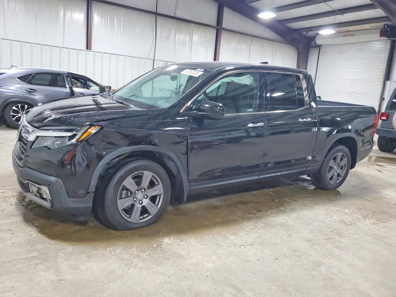 2020 Honda Ridgeline RTL-E, VIN 5FPYK3F7XLB009420 — Front end
