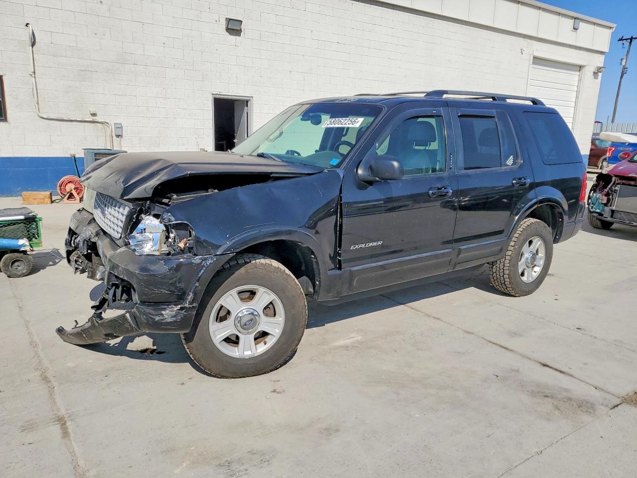 2002 Ford Explorer Limited, VIN 1FMZU75W82ZA57980 — Front end