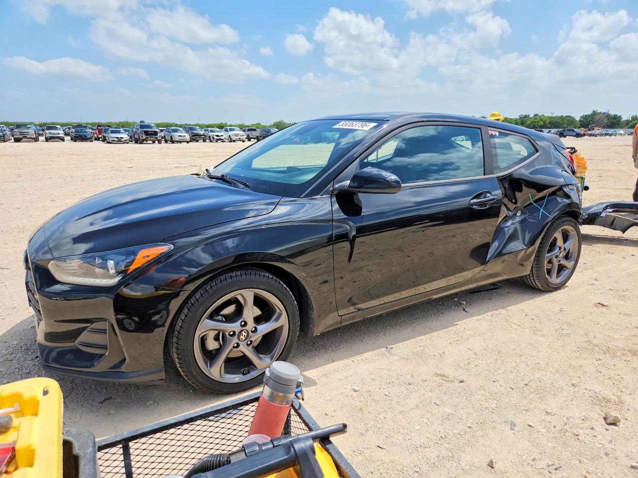 2020 Hyundai Veloster Premium, VIN KMHTG6AF6LU020941 — Бок