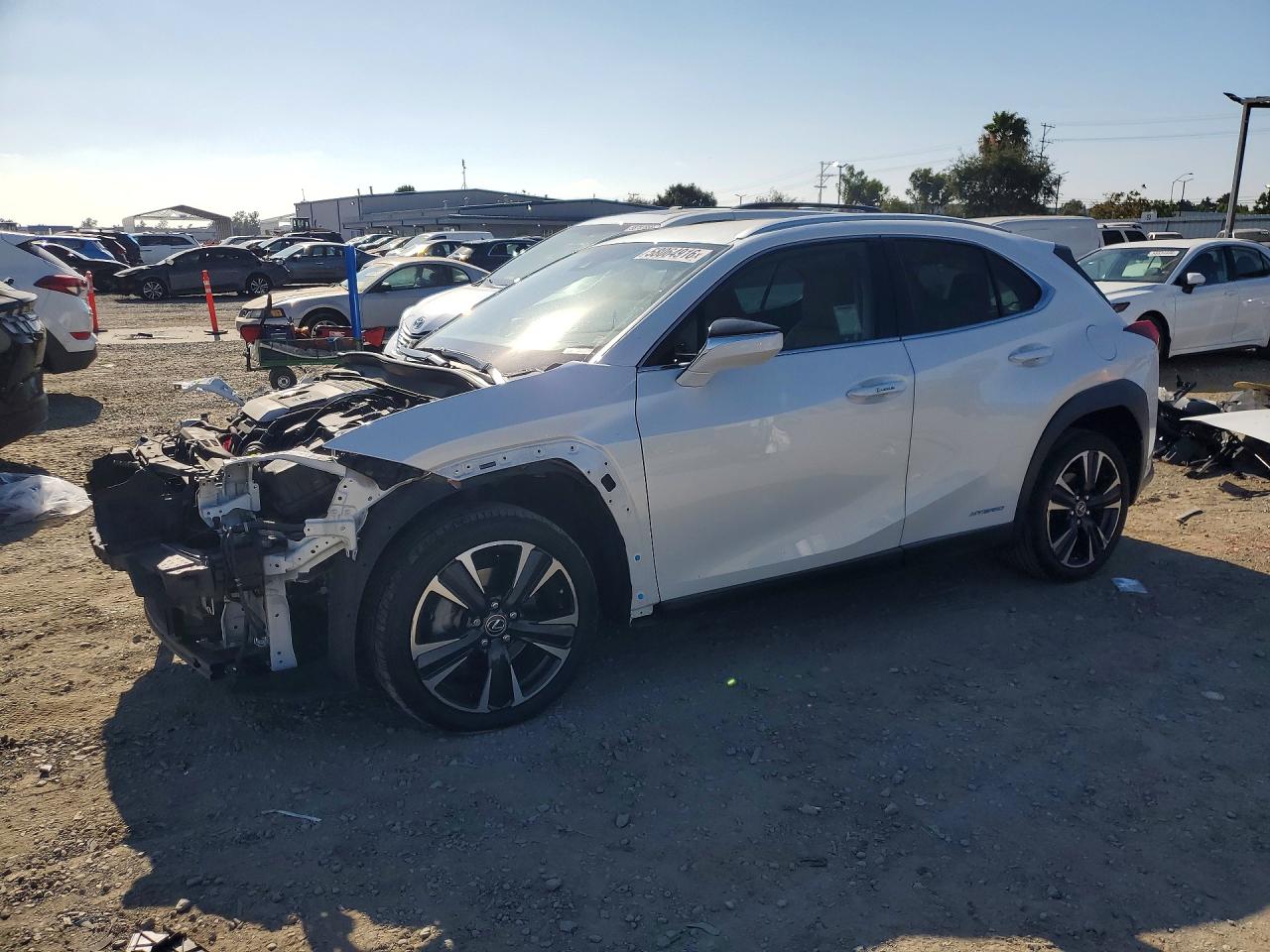 2021 Lexus UX 250h, VIN JTHX9JBH2M2040389 — Перед