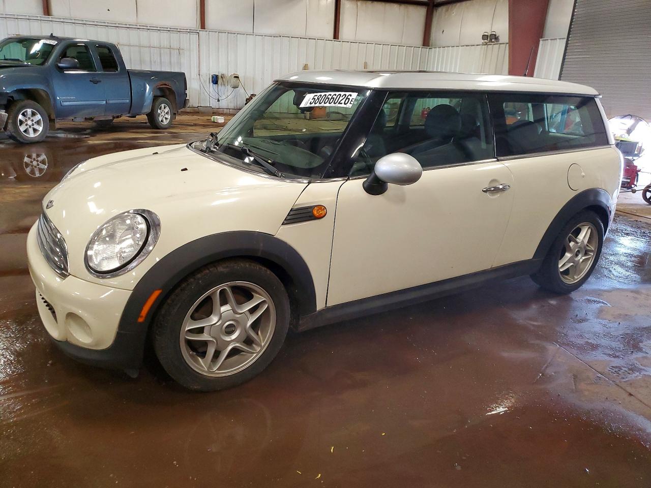 2010 MINI Clubman, VIN WMWML3C53ATX36798 — Фото с аукциона 1 of 4