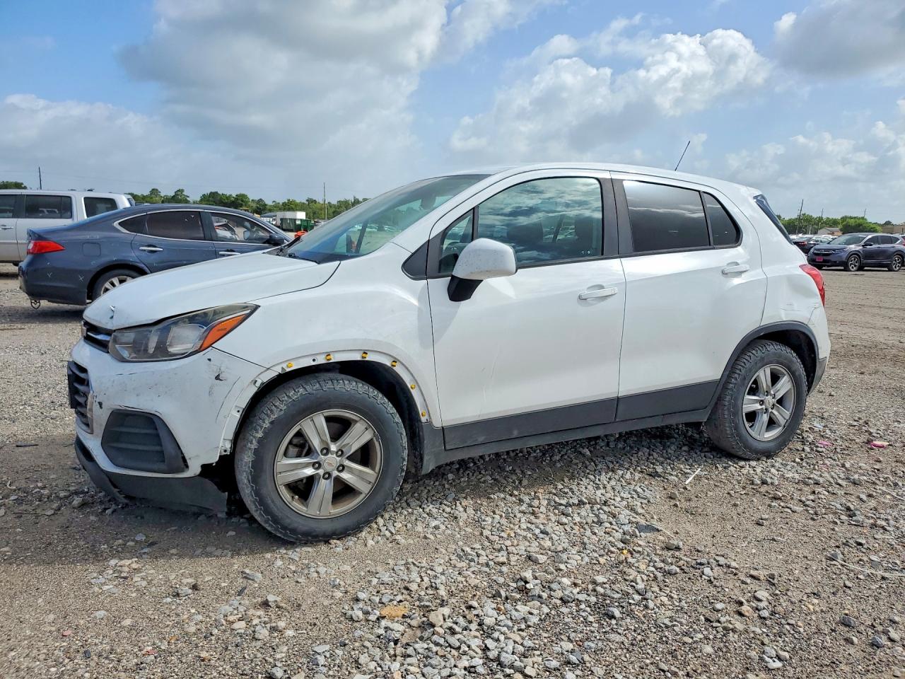 2020 Chevrolet Trax LS, VIN KL7CJKSB8LB063907 — Front end
