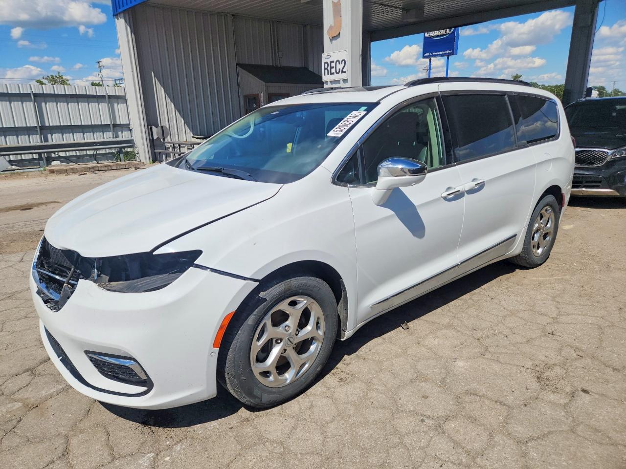 2022 Chrysler Pacifica Limited, VIN 2C4RC1GGXNR138861 — Перед