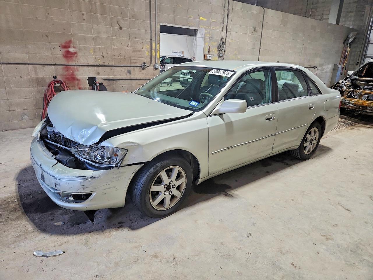 2003 Toyota Avalon XLS, VIN 4T1BF28B43U299123 — Front end