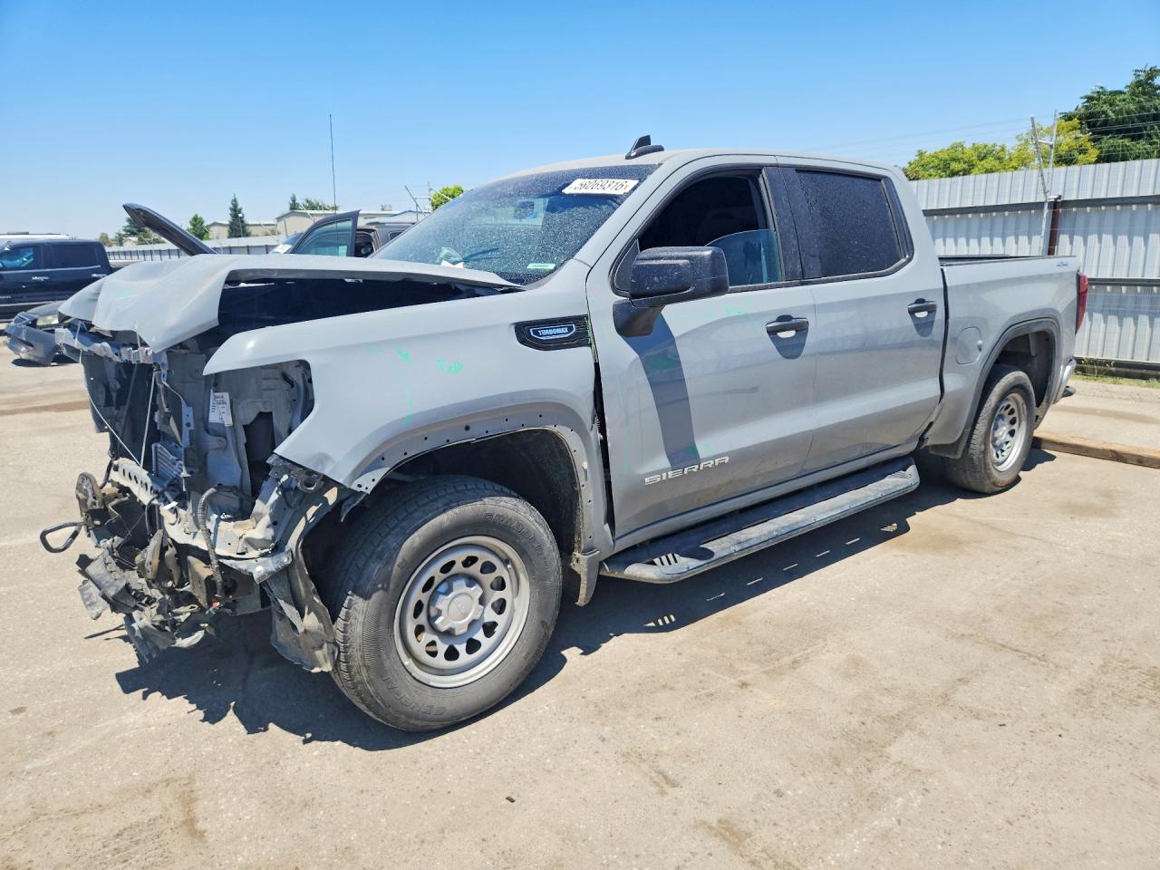 2025 GMC Sierra 1500 Pro, VIN 3GTPUAEK5SG130034 — Front end