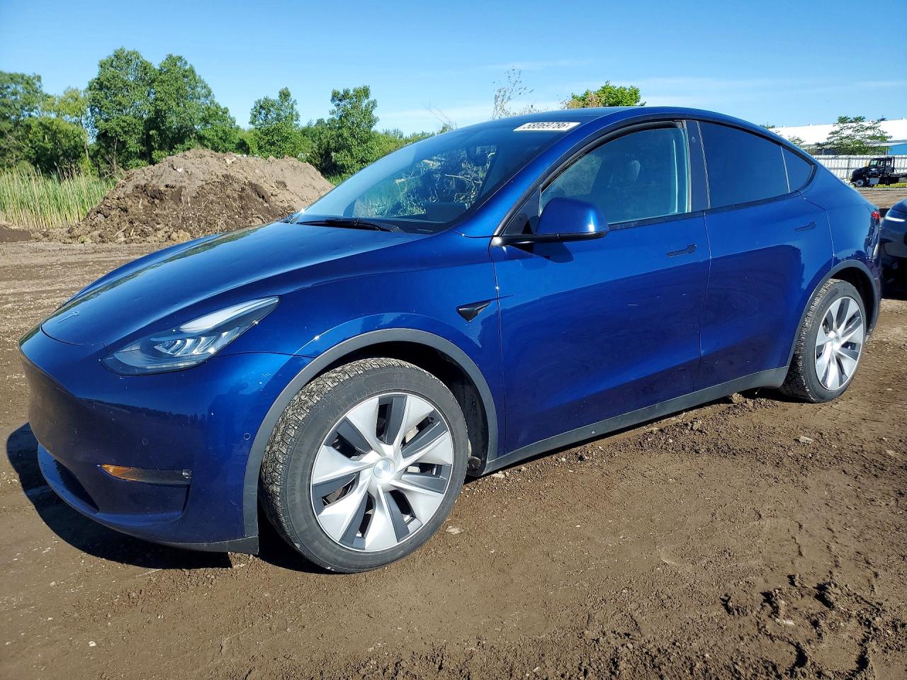 2021 Tesla Model Y Long Range, VIN 5YJYGAEE0MF236616 — Град
