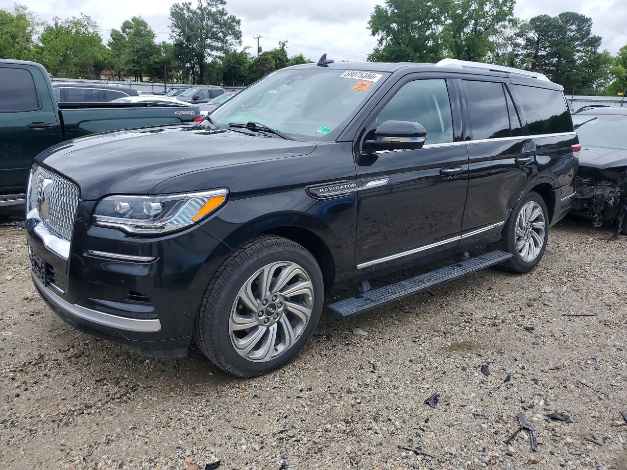 2022 Lincoln Navigator Reserve, VIN 5LMJJ2LT2NEL08177 — Rear end
