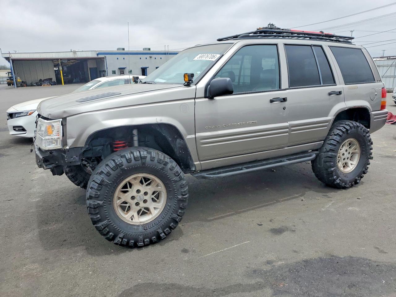 1998 Jeep Grand Cherokee Limited, VIN 1J4GZ88Z7WC297758 — Front end