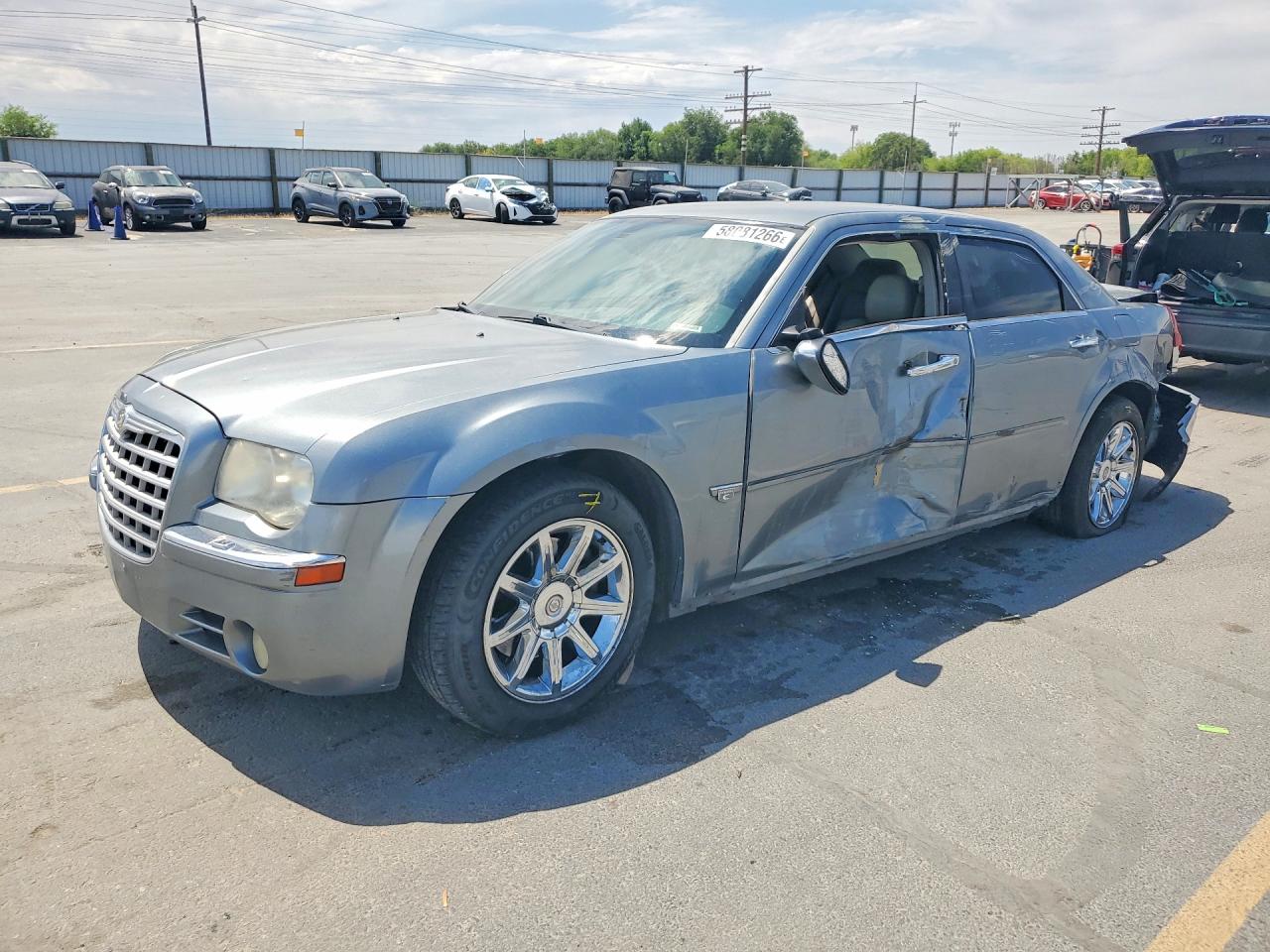 2006 Chrysler 300 C, VIN 2C3KA63H46H169733 — Бок