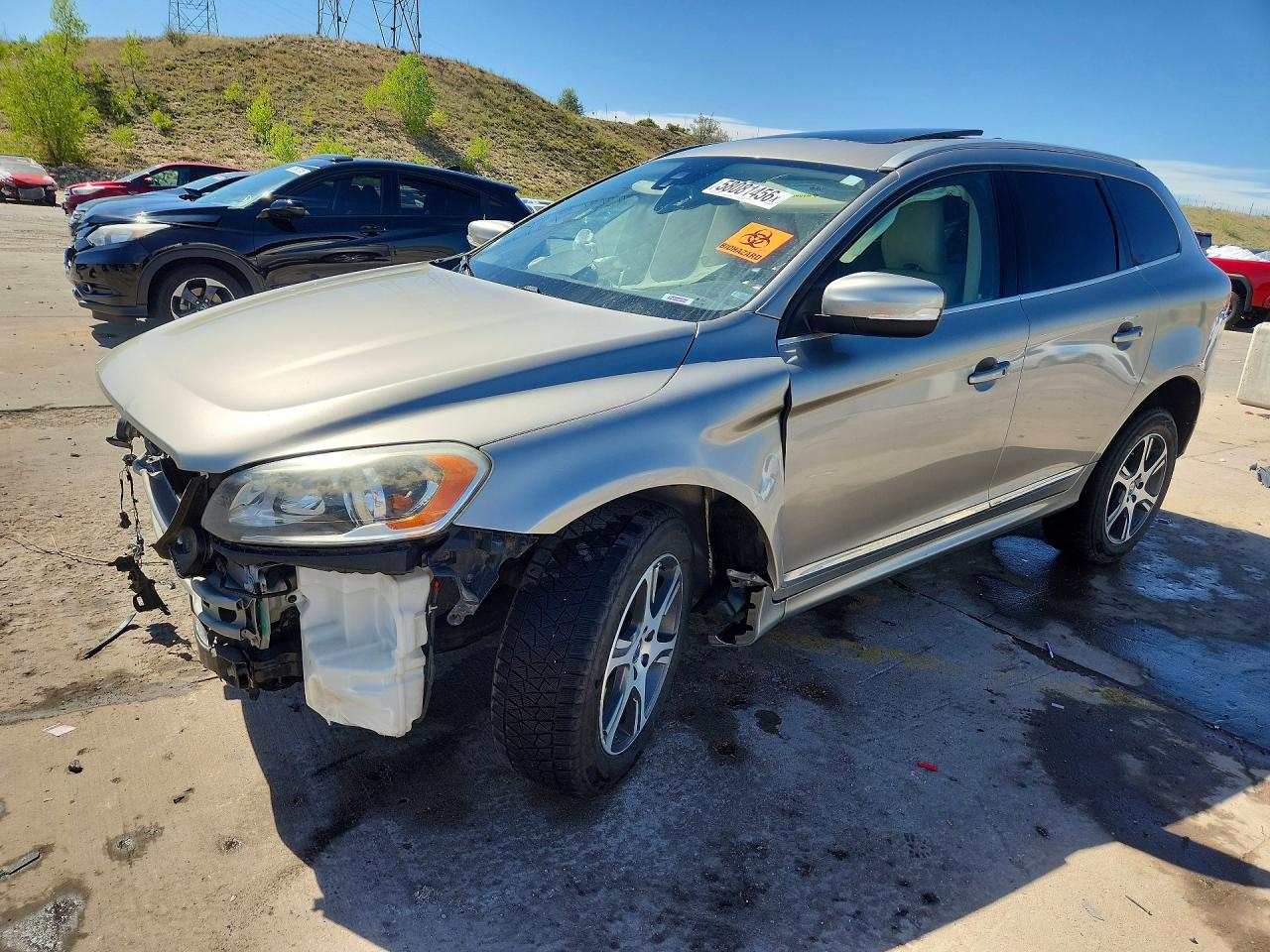 2015 Volvo XC60 T6, VIN YV4902RK0F2674974 — Front end