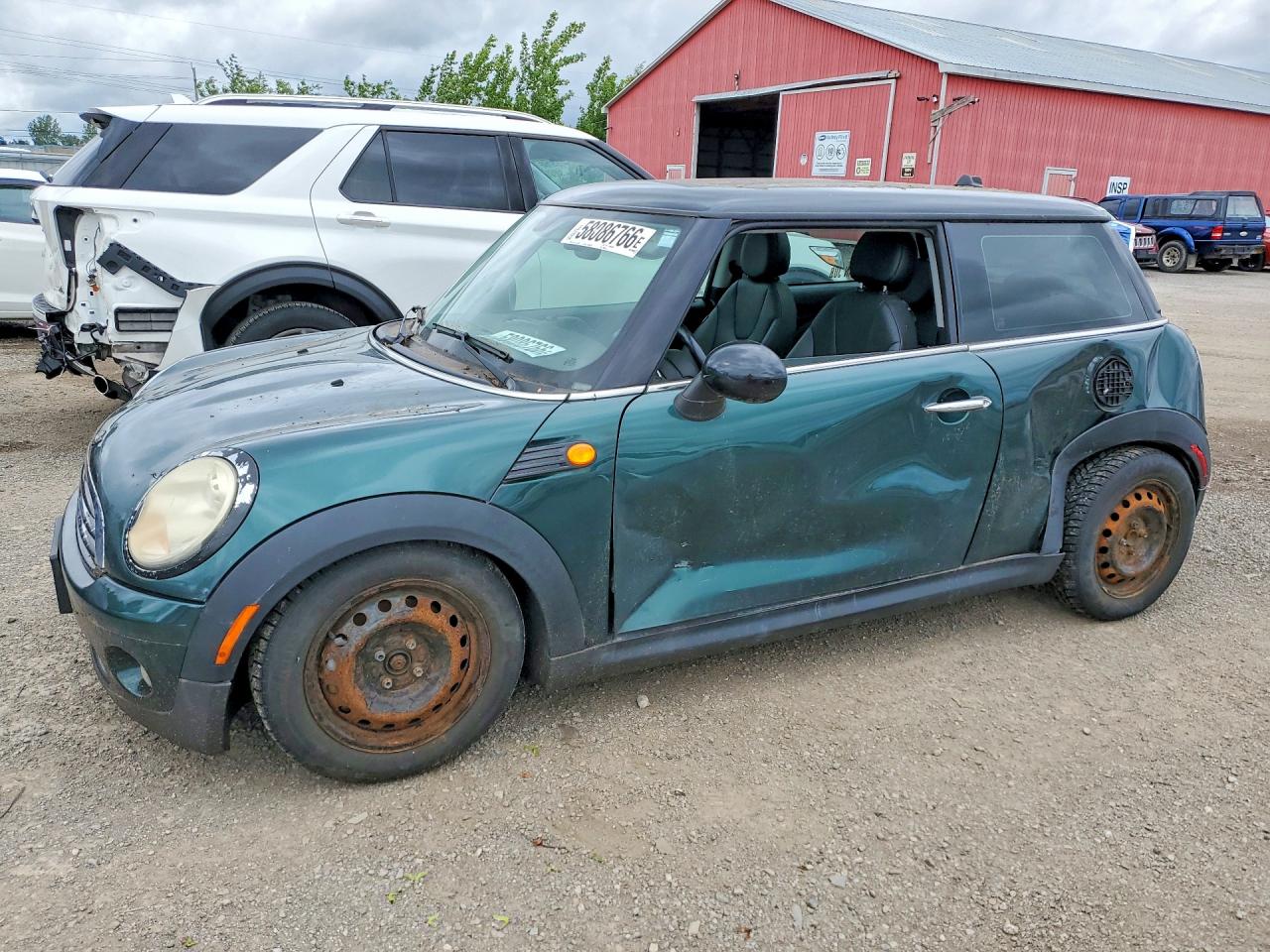 2008 MINI Hardtop, VIN WMWMF33578TU65844 — Бок