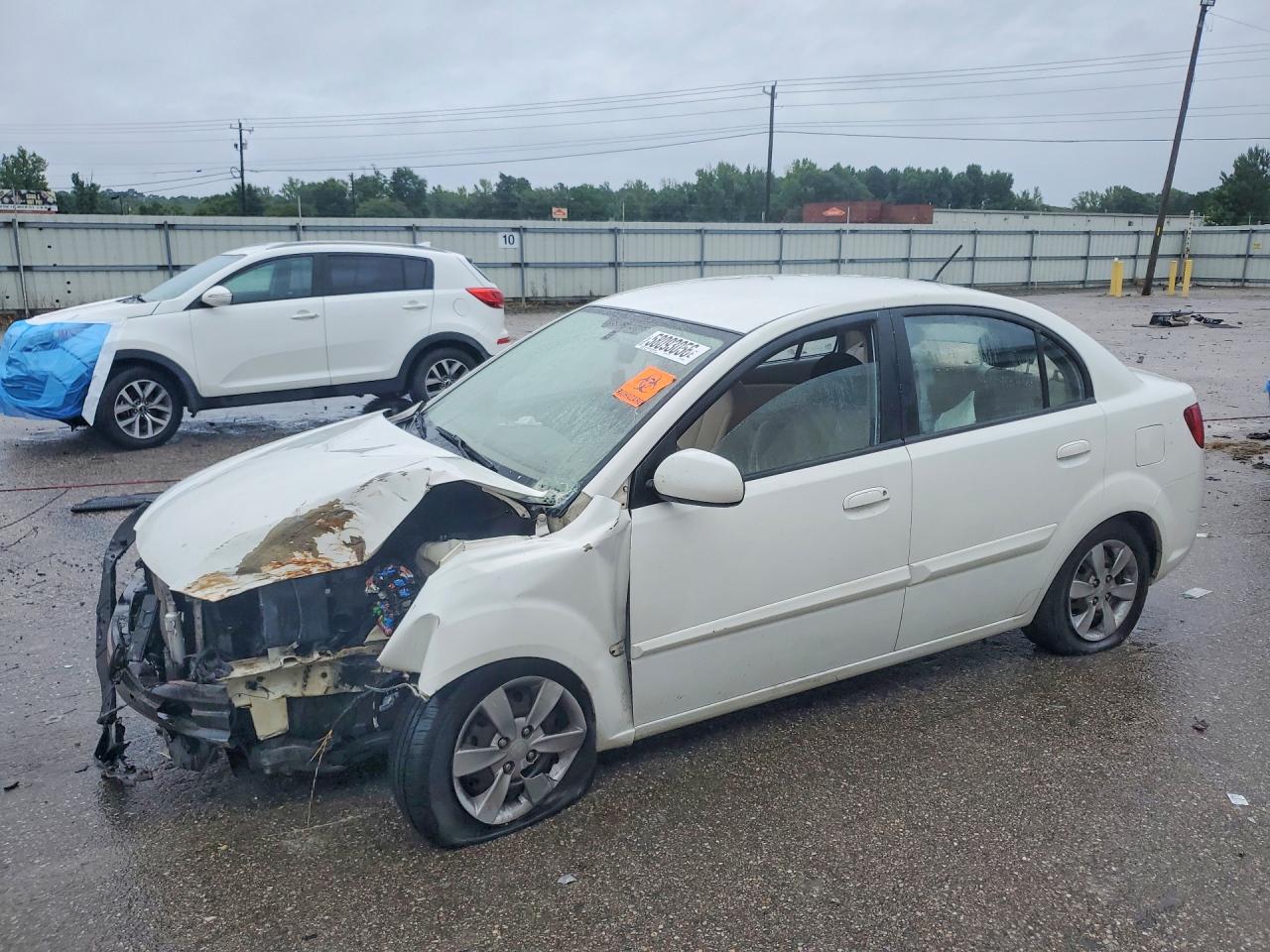 2011 Kia Rio LX, VIN KNADH4A31B6873022 — Перед