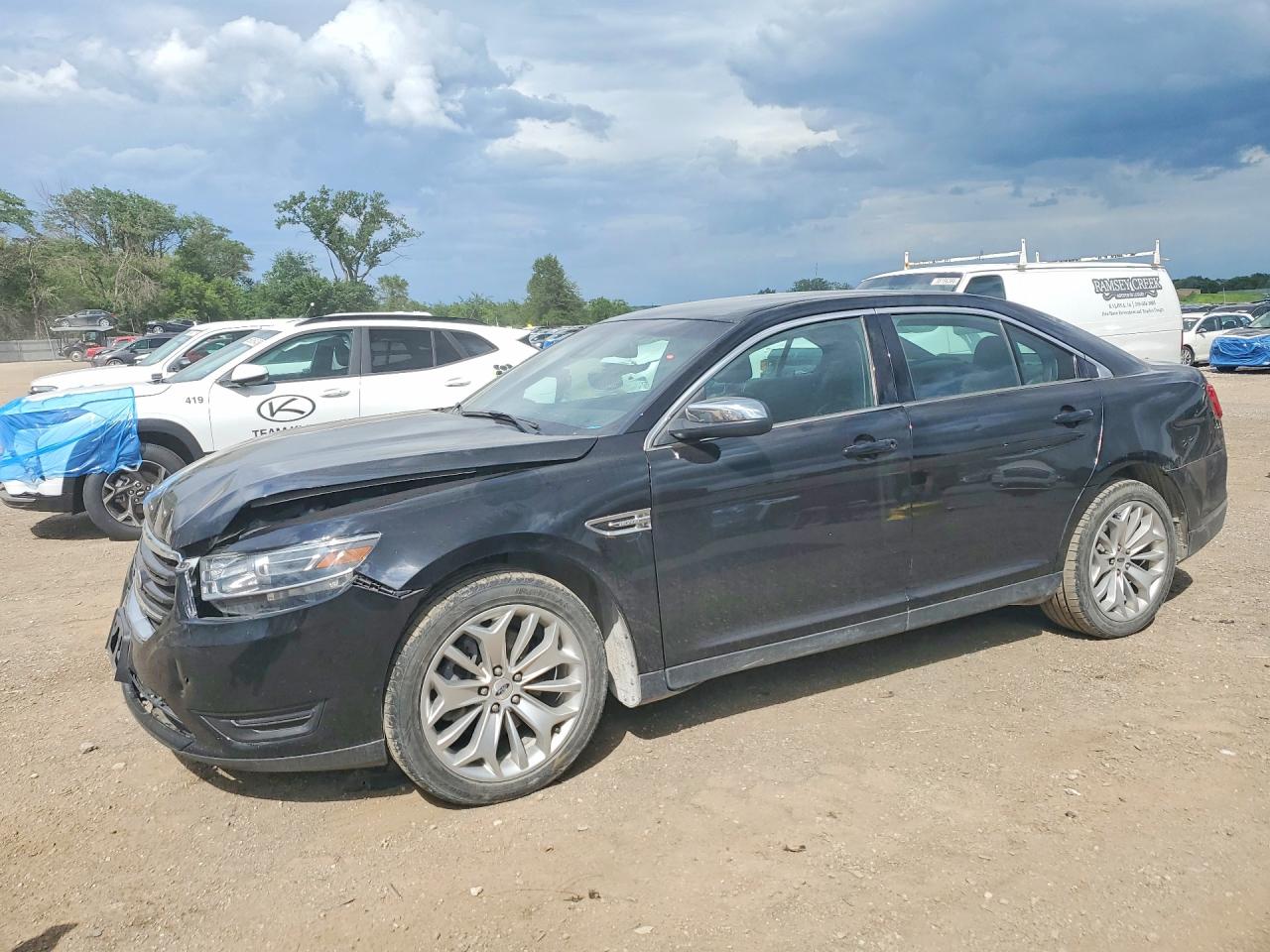 2019 Ford Taurus Limited, VIN 1FAHP2F81KG115424 — Front end