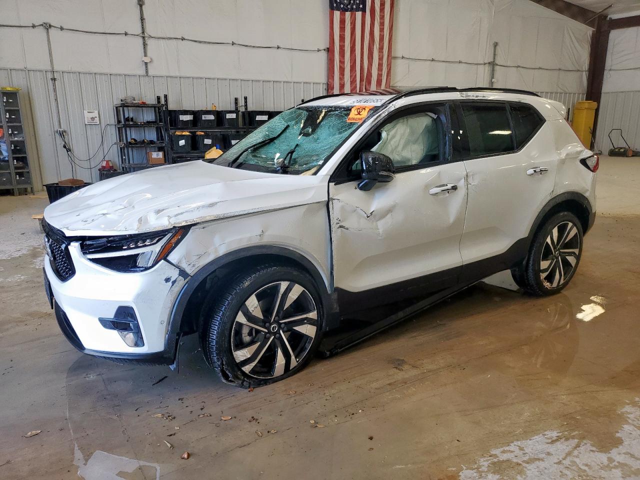 2025 Volvo XC40 Plus Dark Theme, VIN YV4L12UC7S2500512 — Опрокидывание