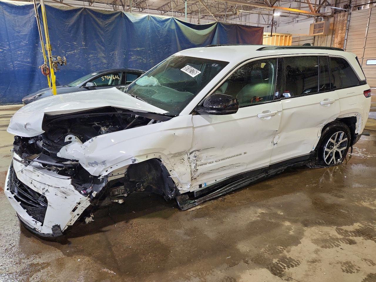 2026 Jeep Grand Cherokee Limited, VIN 1C4RJHBR9TC261094 — Front end