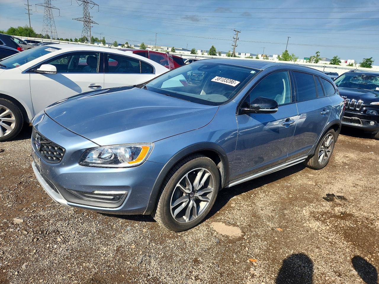 2017 Volvo V60, VIN YV440MWK3H1038360 — Front end