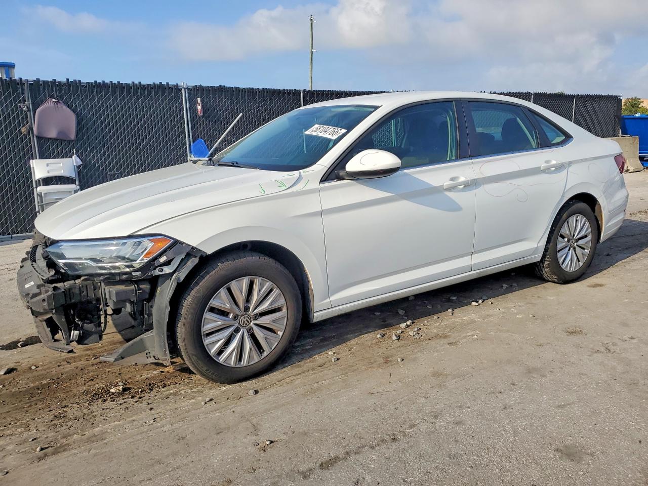 2019 Volkswagen Jetta S, VIN 3VWC57BU2KM170140 — Перед