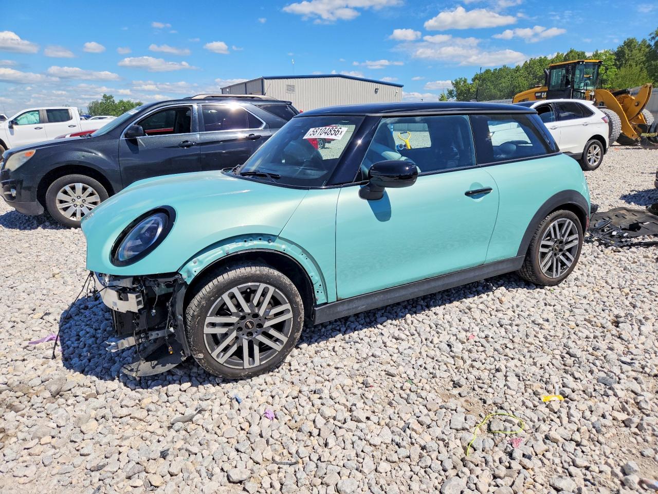 2026 MINI Hardtop Cooper S, VIN WMW23GD08T2X74926 — Перед