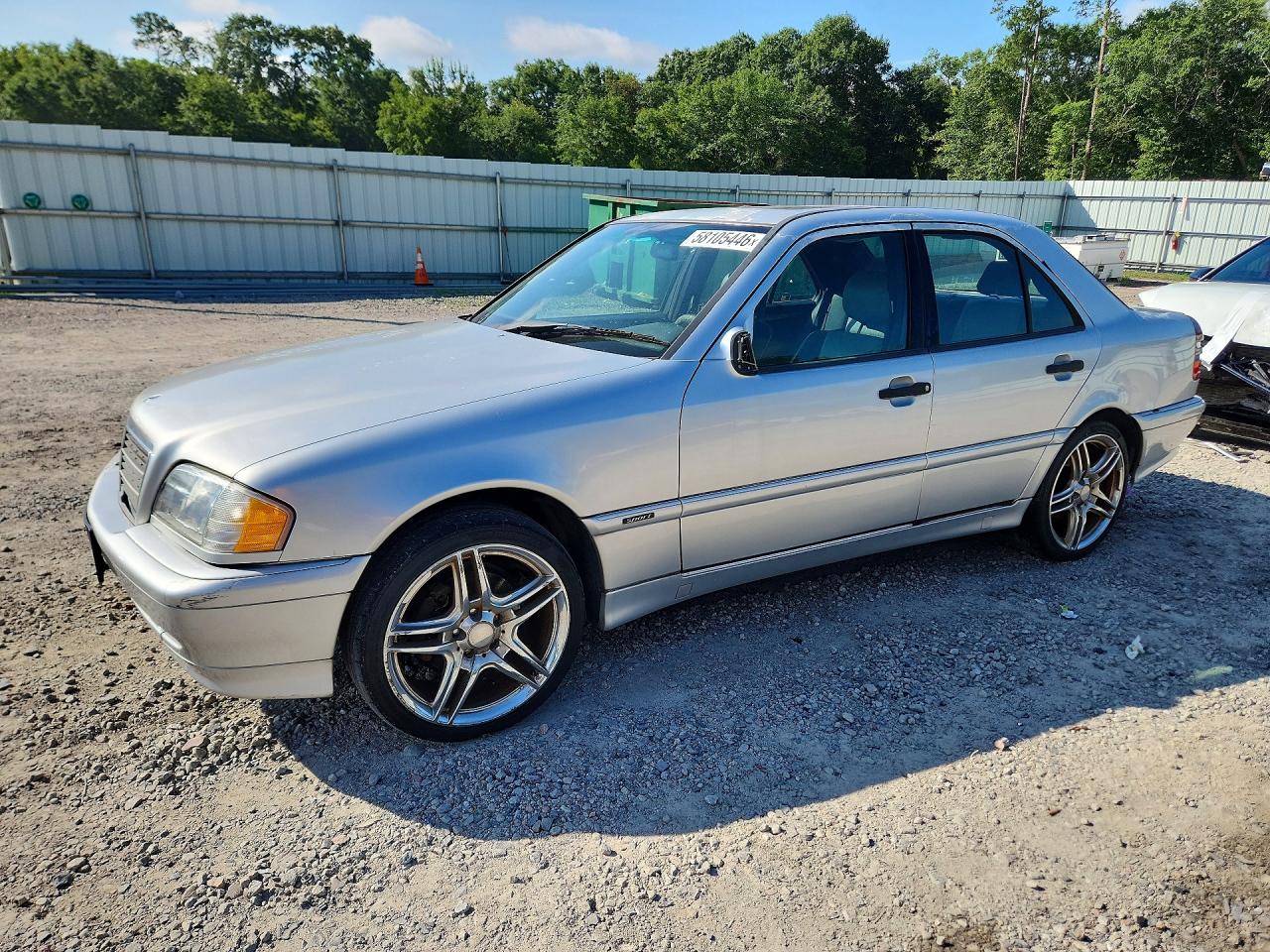 2000 Mercedes-Benz C 230 Kompressor, VIN WDBHA24G3YA845996 — Front end
