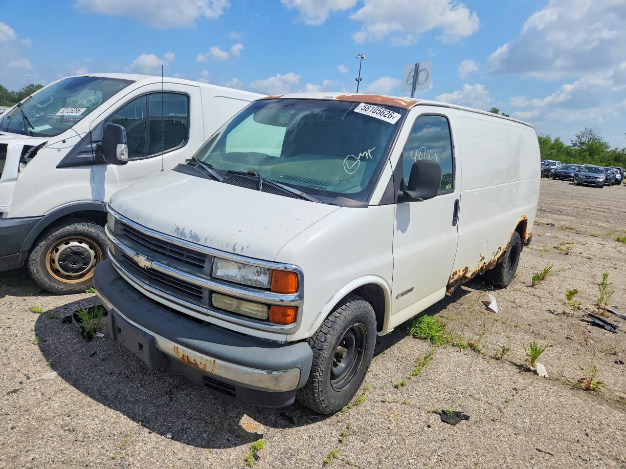 2002 Chevrolet Express, VIN 1GCFG15R121183618 — Side