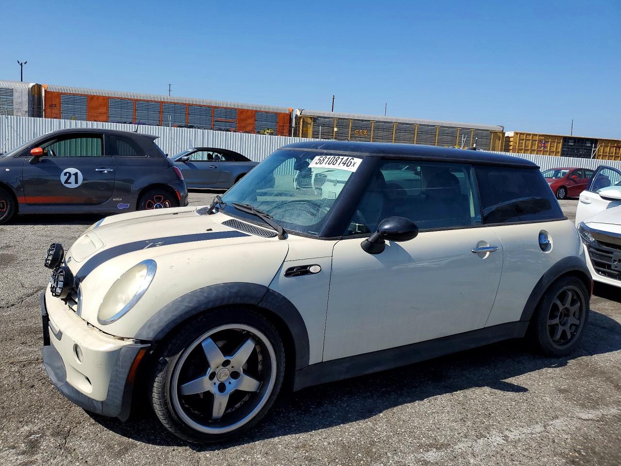 2005 MINI Hardtop S, VIN WMWRE33505TG96981 — Перед