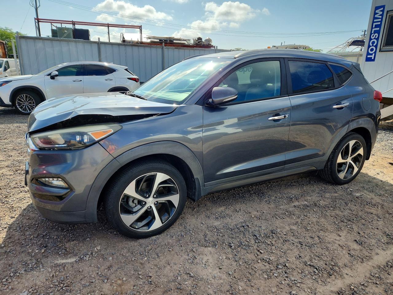 2016 Hyundai Tucson Limited, VIN KM8J33A24GU203467 — Перед