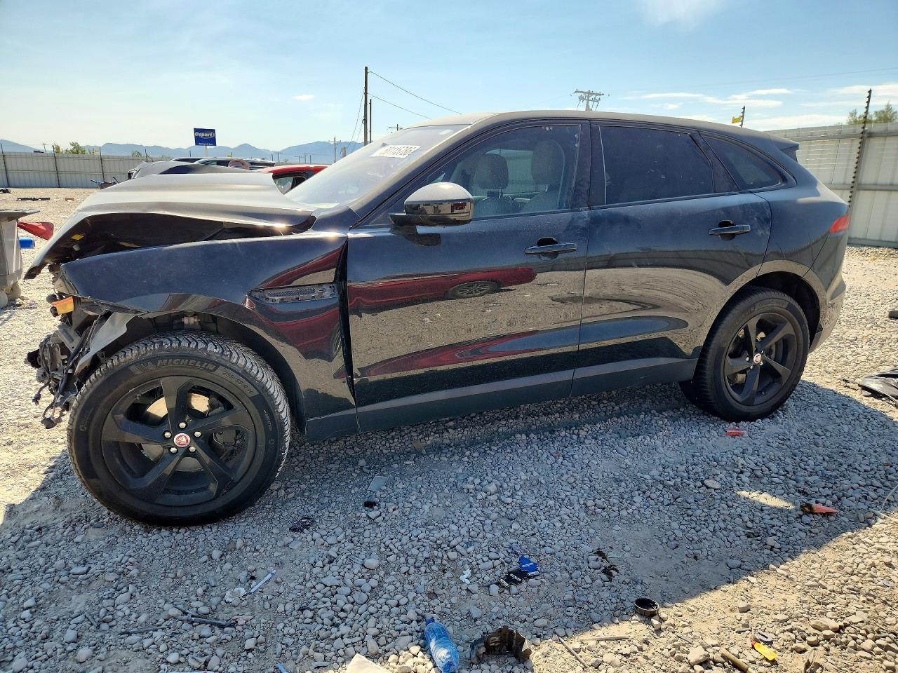 2019 Jaguar F-Pace 25t Prestige, VIN SADCK2FX3KA364079 — Перед