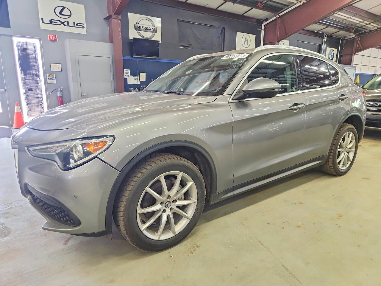 2018 Alfa Romeo Stelvio Ti, VIN ZASFAKBN8J7B67301 — Мелкие вмятины и царапины