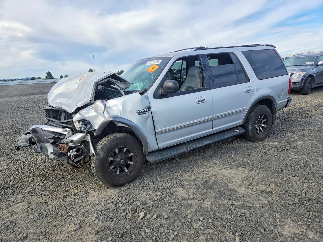 1999 Ford Expedition XLT, VIN 1FMPU18L4XLA98851 — Перед