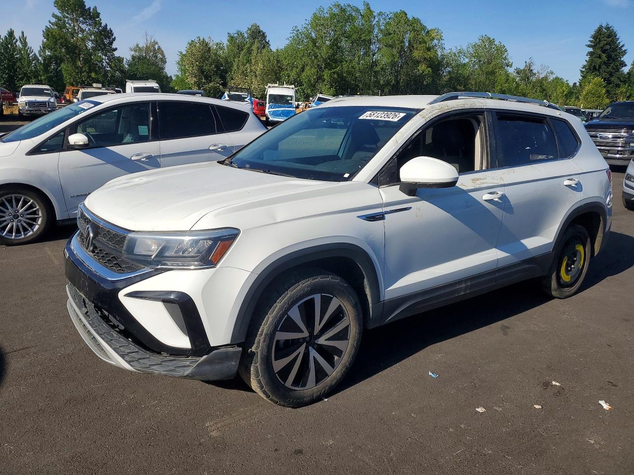 2022 Volkswagen Taos SE, VIN 3VVWX7B28NM043102 — Перед