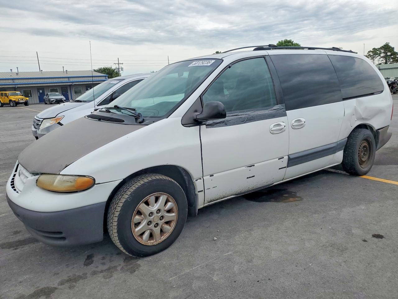 2000 Chrysler Voyager SE, VIN 1C4GJ44G9YB748594 — Бок