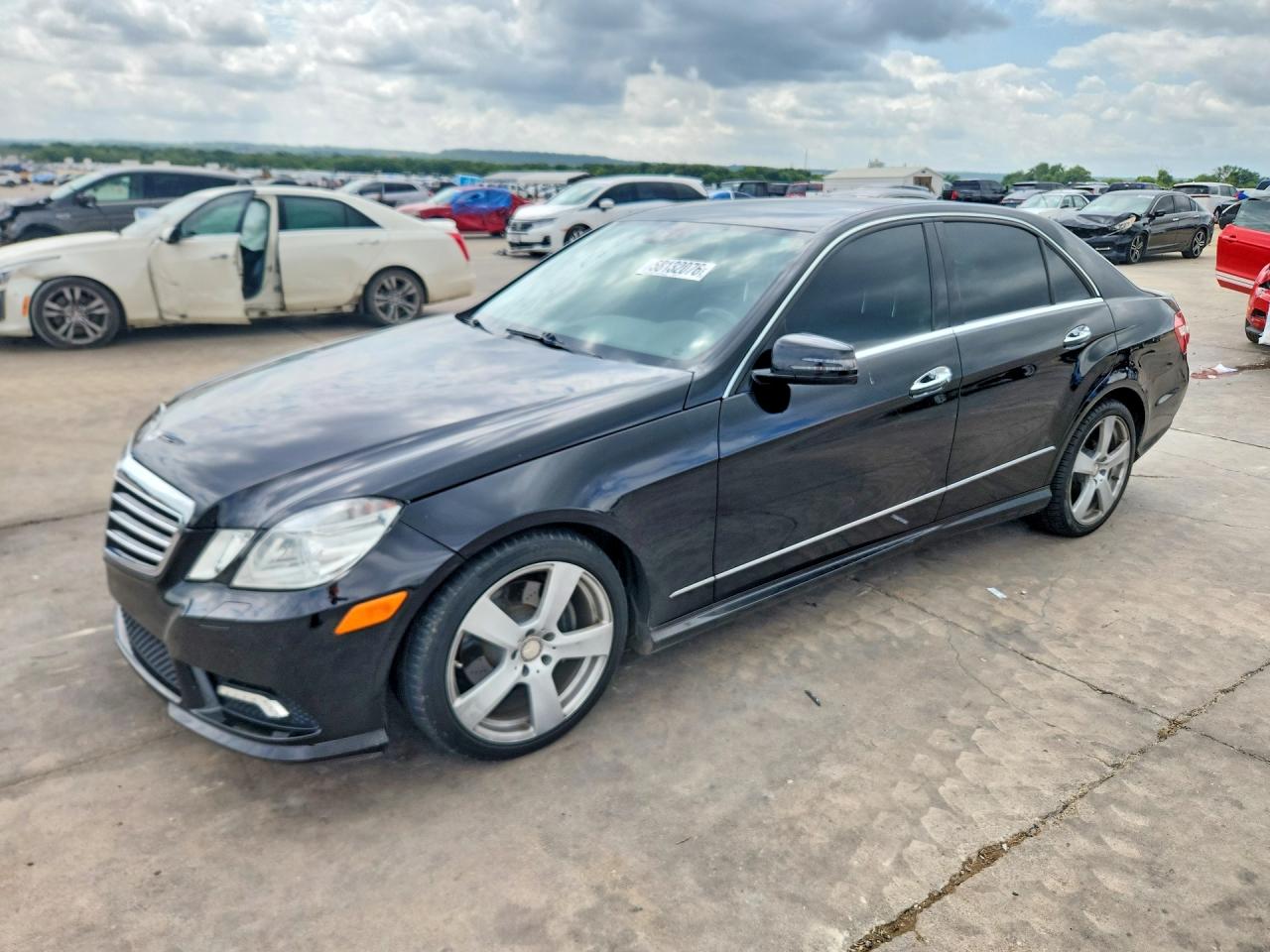 2011 Mercedes-Benz E 350 Luxury, VIN WDDHF5GB6BA307732 — Side