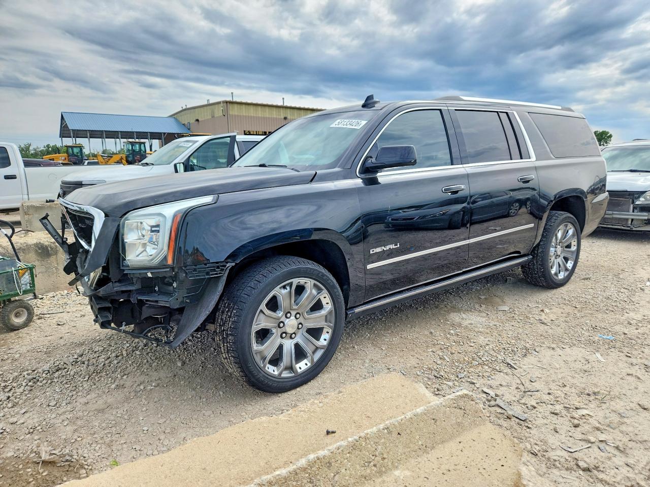 2016 GMC Yukon XL Denali, VIN 1GKS2HKJ4GR306216 — Front end