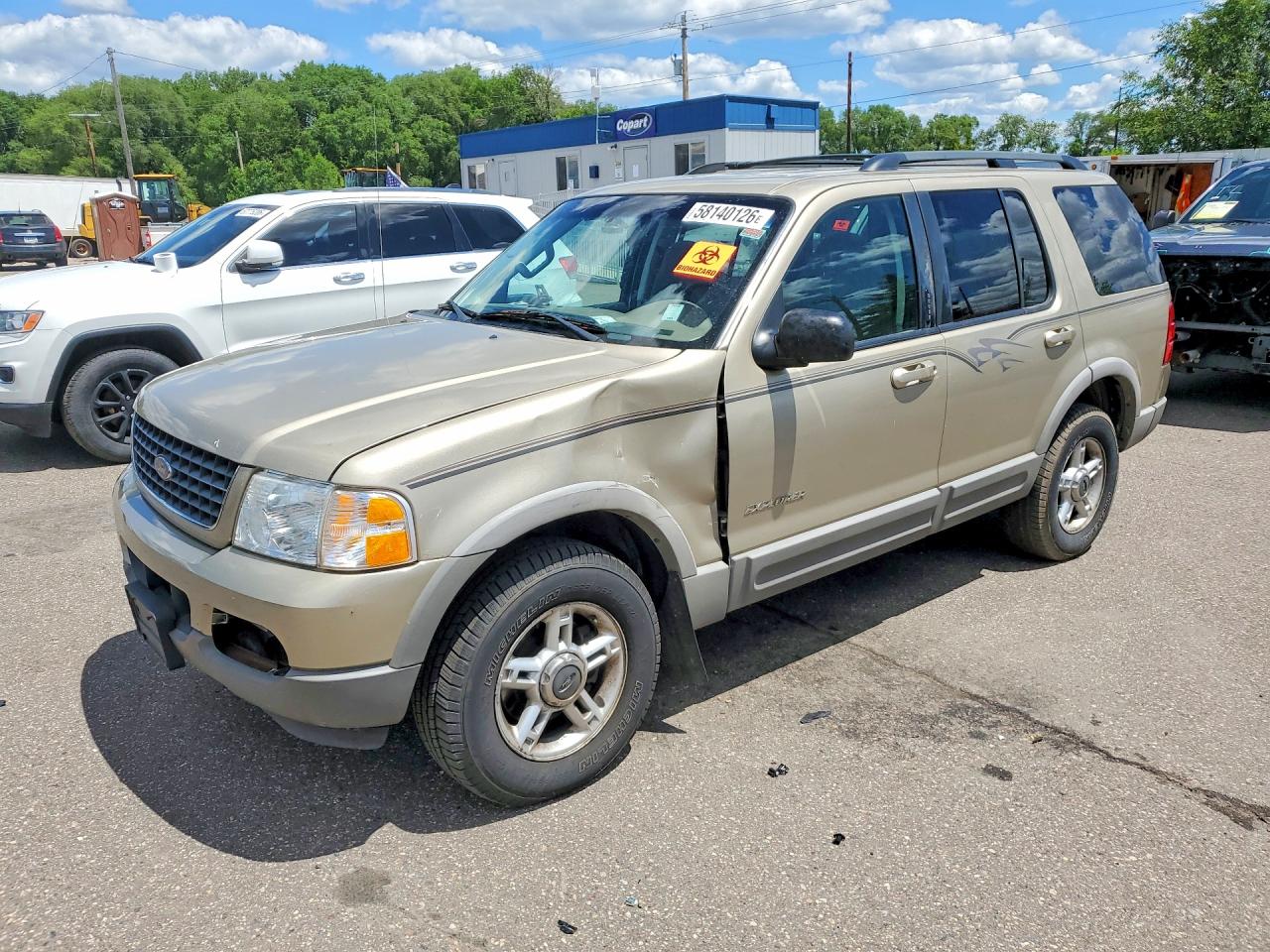 2002 Ford Explorer XLT, VIN 1FMZU73E82ZB94749 — Front end