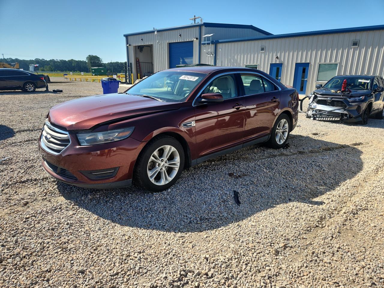 2015 Ford Taurus SEL, VIN 1FAHP2E82FG187949 — Front end