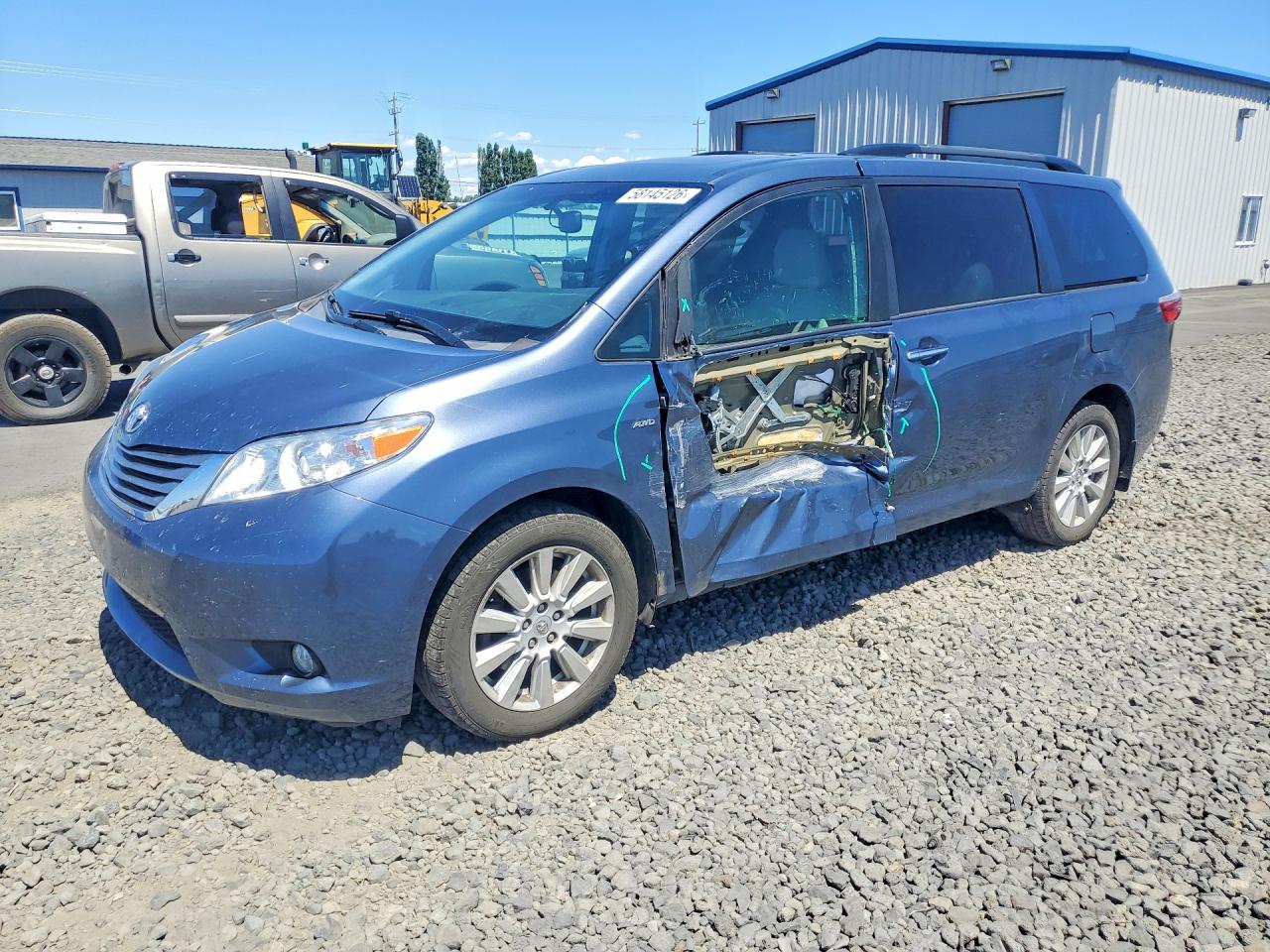 2017 Toyota Sienna XLE, VIN 5TDDZ3DC3HS160721 — Side