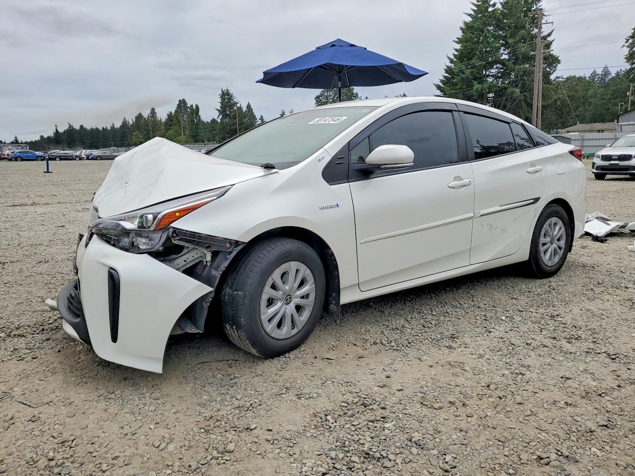 2020 Toyota Prius L Eco, VIN JTDKARFUXL3106429 — Front end