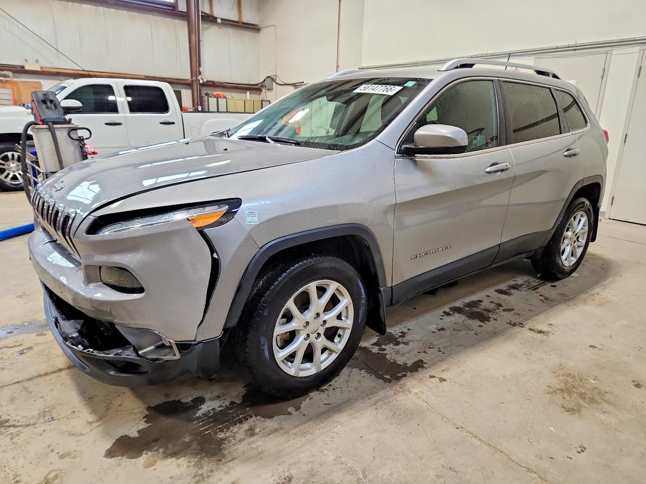 2016 Jeep Cherokee 75th Anniversary, VIN 1C4PJMCS3GW374769 — Front end