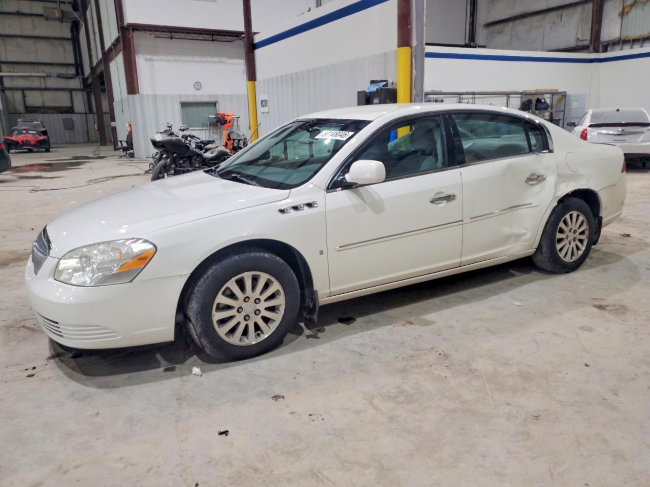 2008 Buick Lucerne CX, VIN 1G4HP57298U181697 — Бок
