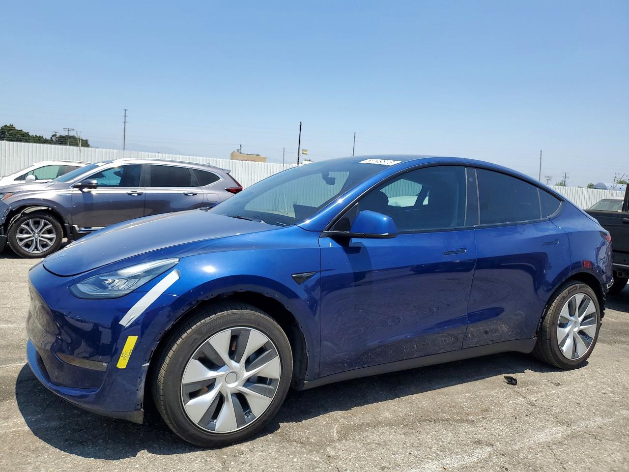 2021 Tesla Model Y Long Range, VIN 5YJYGDEE8MF274953 — Side