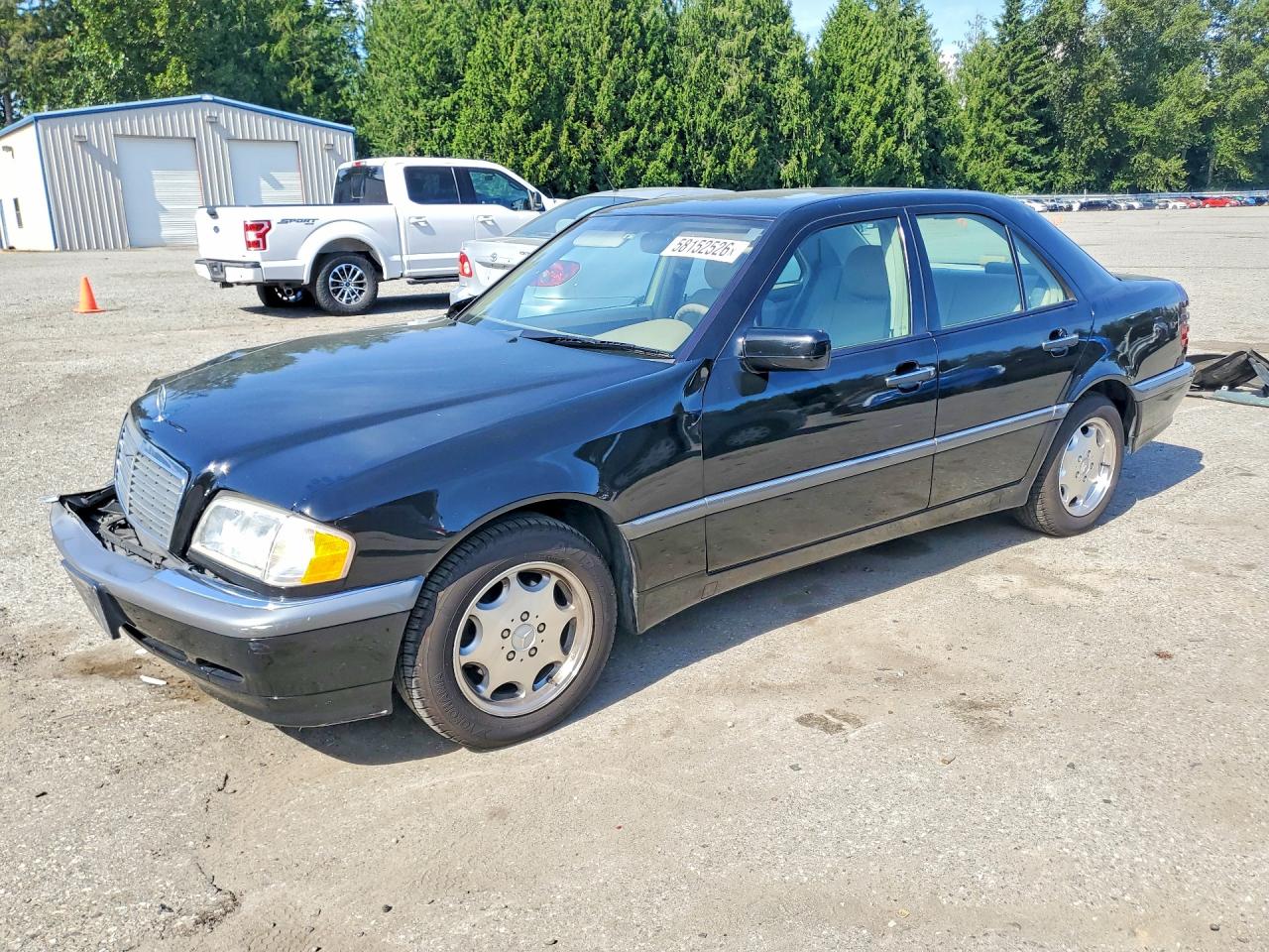 1998 Mercedes-Benz C 230/260/280/320, VIN WDBHA23G5WA564233 — Front end