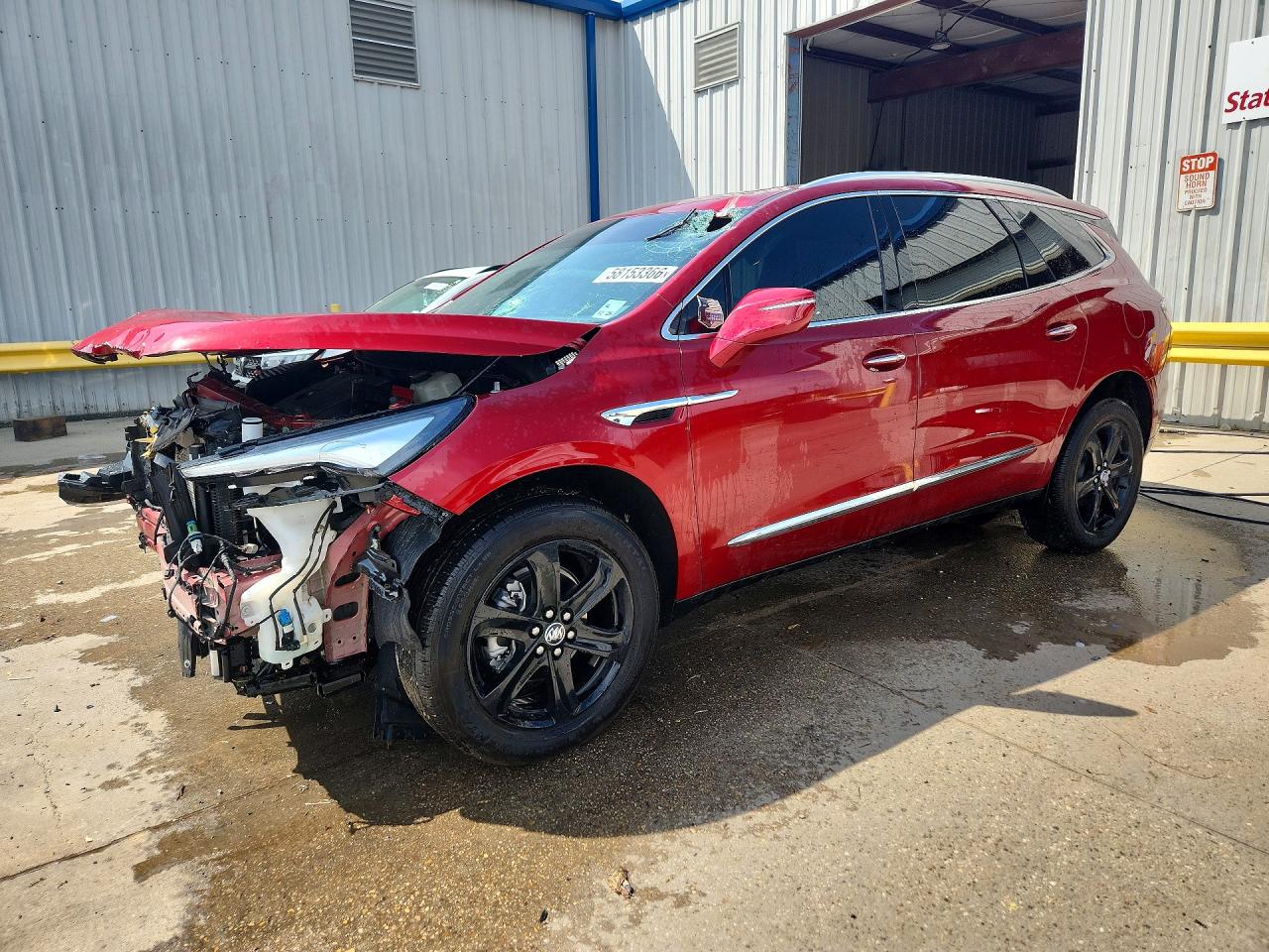 2023 Buick Enclave Essence, VIN 5GAERBKW0PJ133307 — Перед