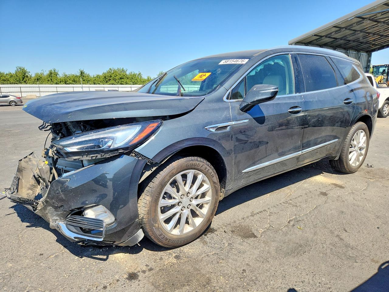 2021 Buick Enclave Essence, VIN 5GAERBKW0MJ128278 — Перед