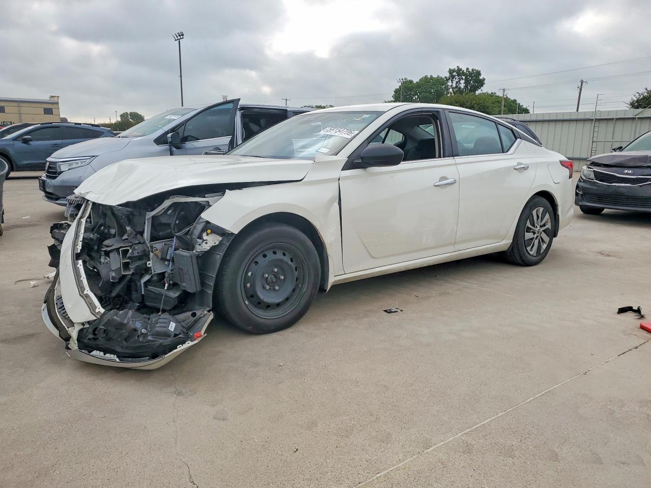 2024 Nissan Altima S, VIN 1N4BL4BV2RN403354 — Front end