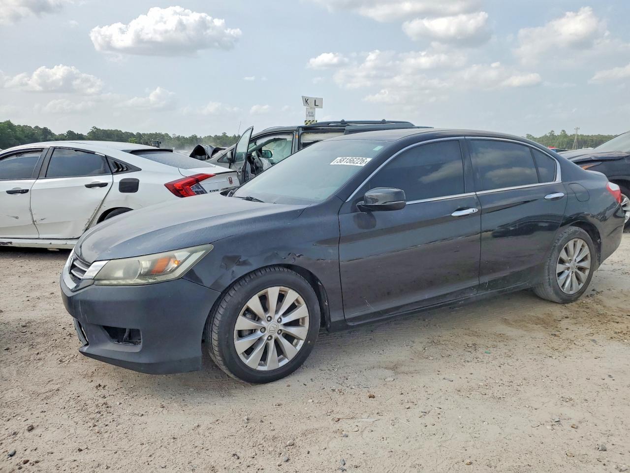 2014 Honda Accord EX-L, VIN 1HGCR3F87EA027023 — Rear end