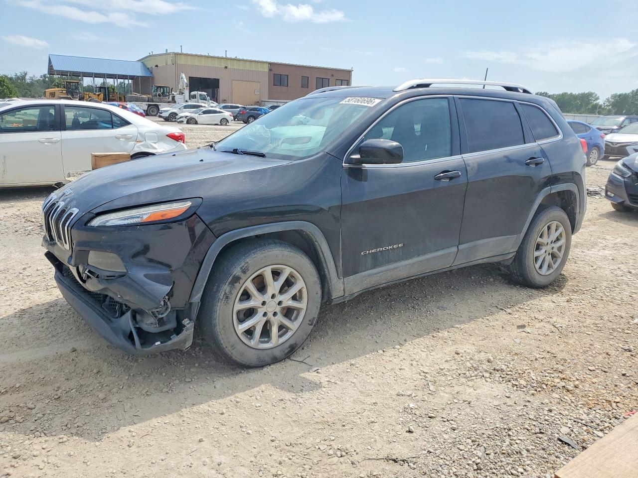 2017 Jeep Cherokee Latitude, VIN 1C4PJMCB5HW544843 — Front end