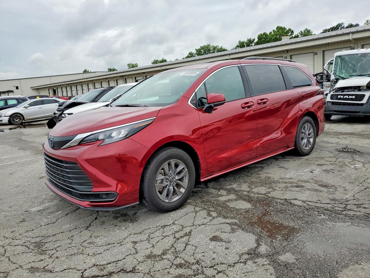2025 Toyota Sienna LE, VIN 5TDBSKFC1SS201597 — Side