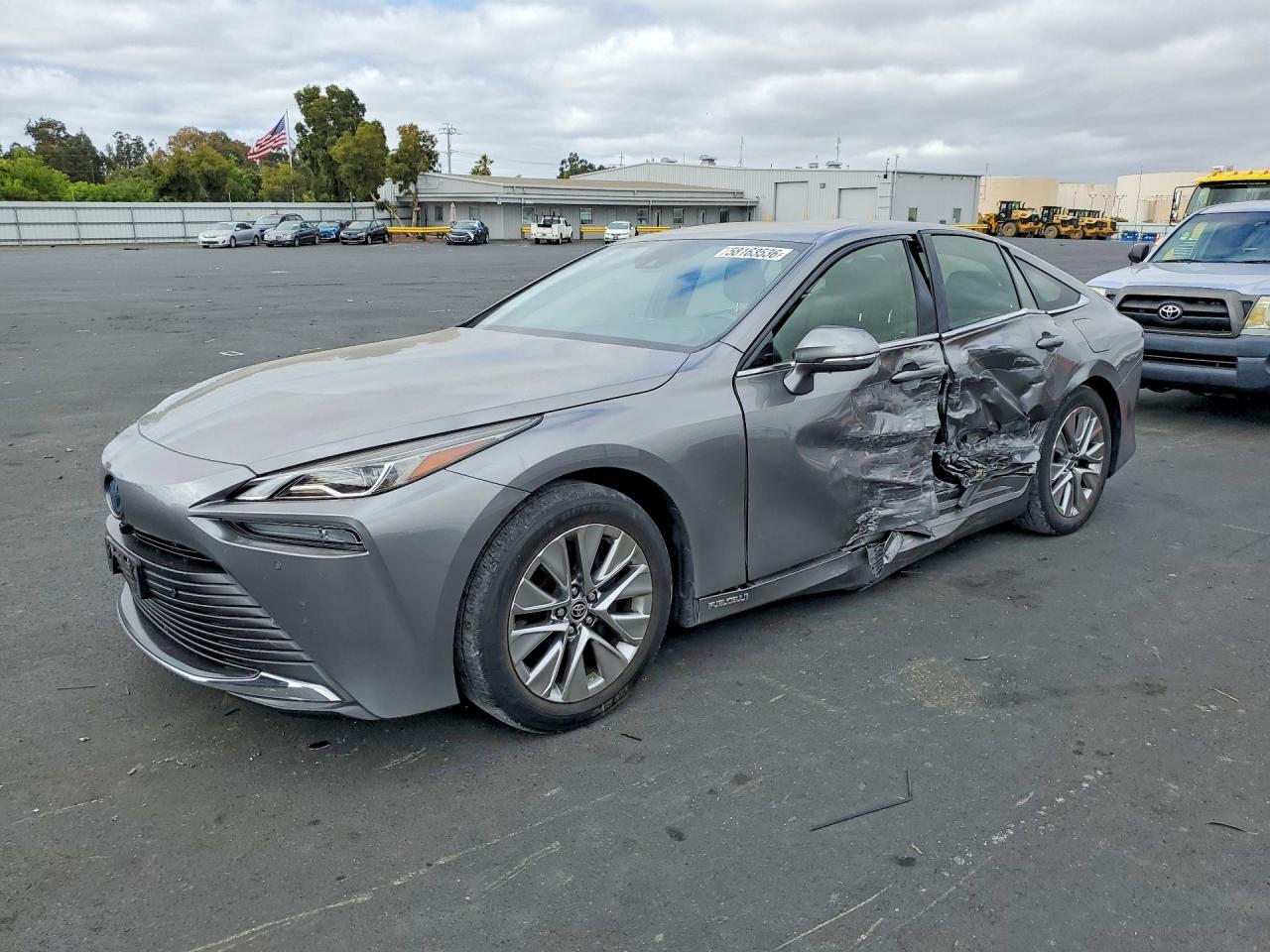 2021 Toyota Mirai XLE, VIN JTDAAAAA2MA000645 — Бок