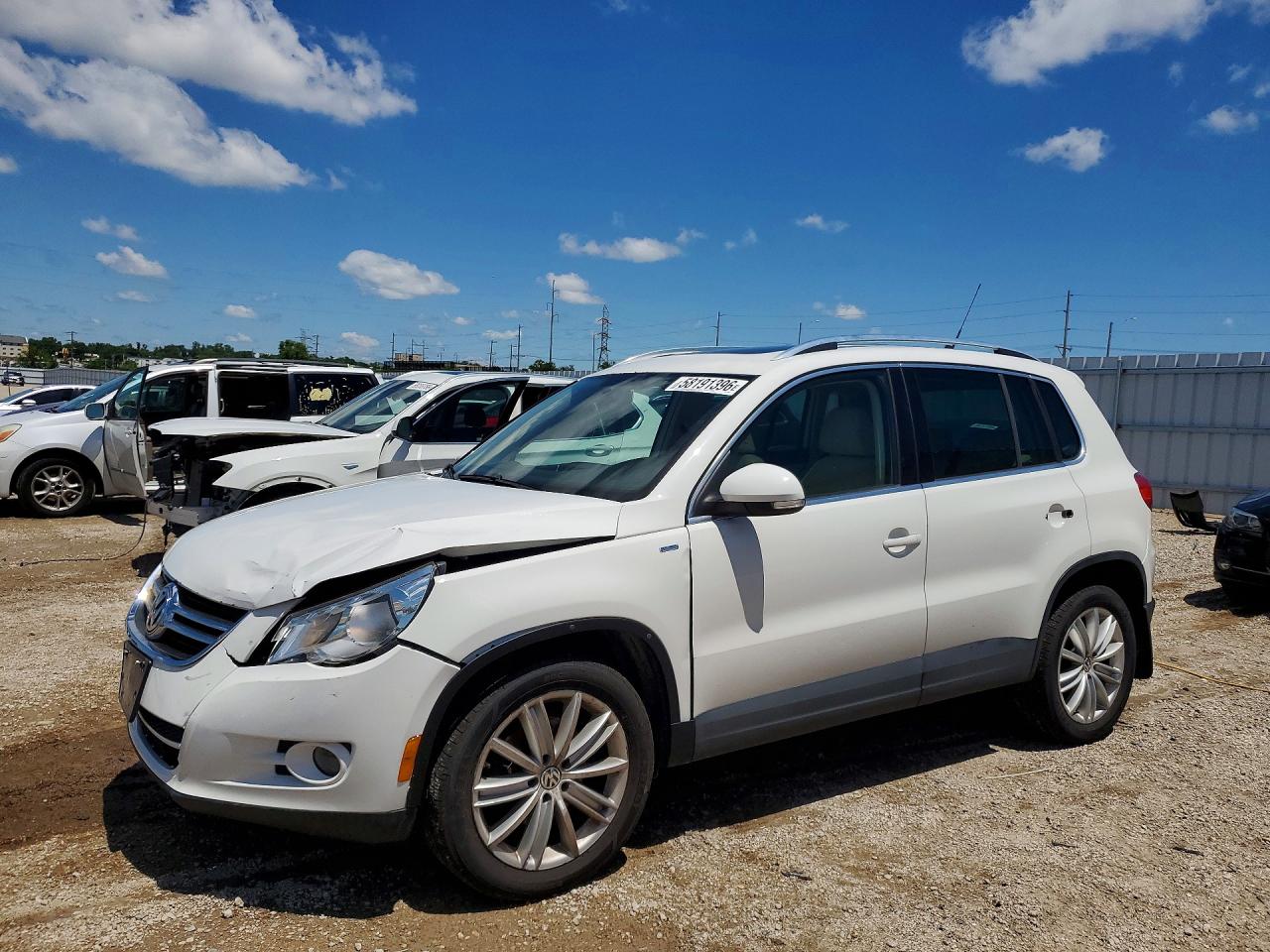 2010 Volkswagen Tiguan SE, VIN WVGBV7AX9AW529004 — Front end